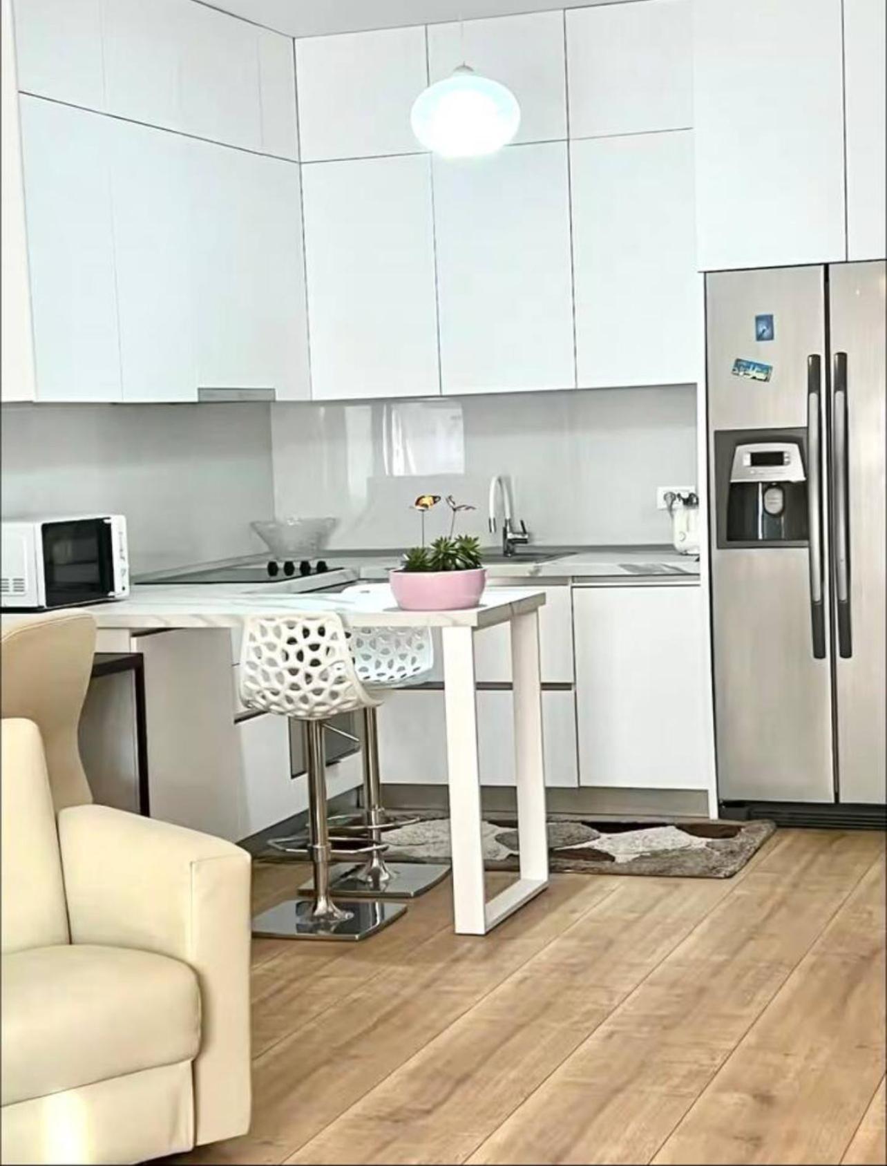 Апартаменти Akuena Center