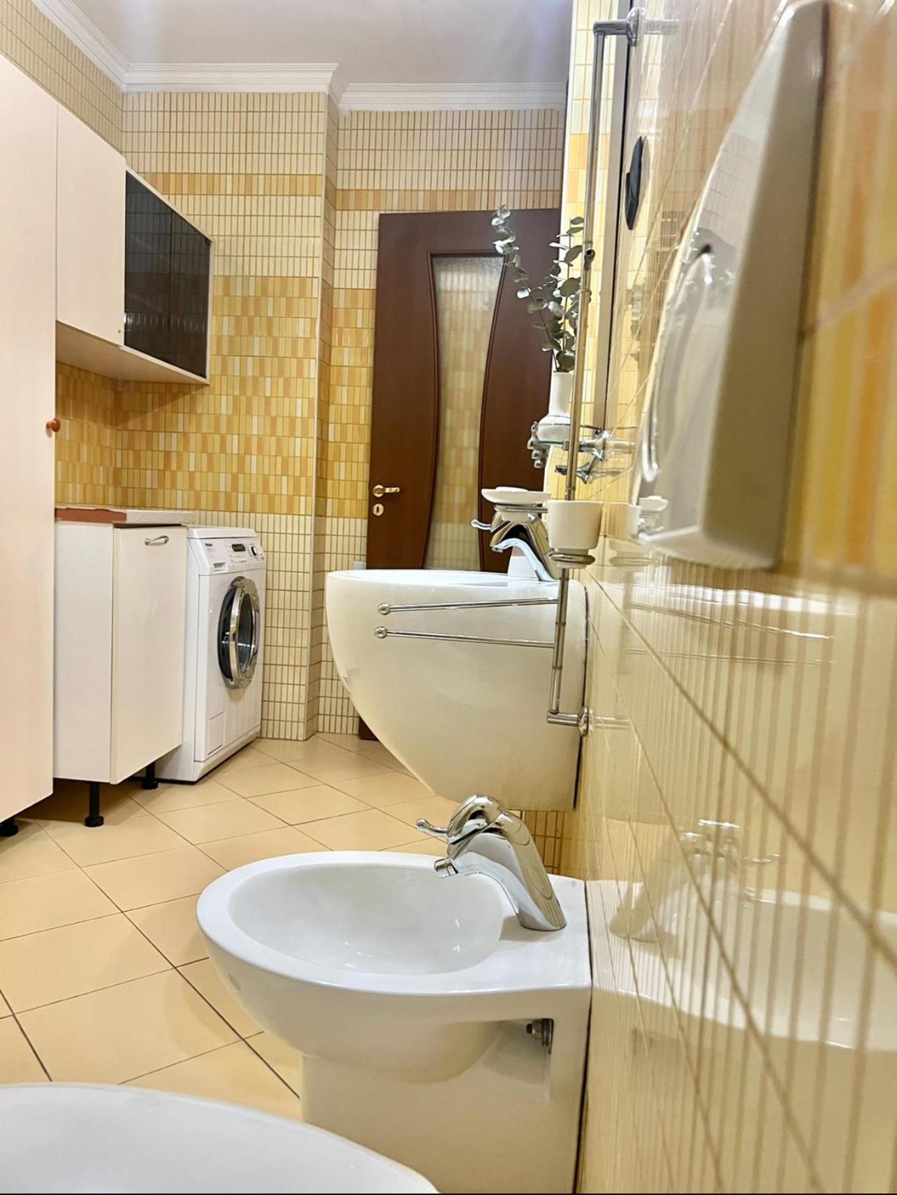 Akuena Center * Тирана